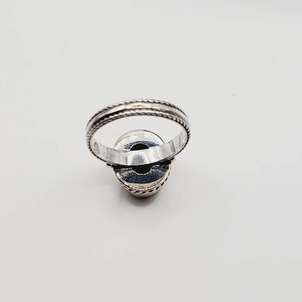 Oval Emerald Green Quartz & 925 Sterling Silver Bezel Set - Rope Design Ring
